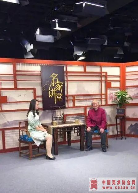 曳岚接受媒体采访